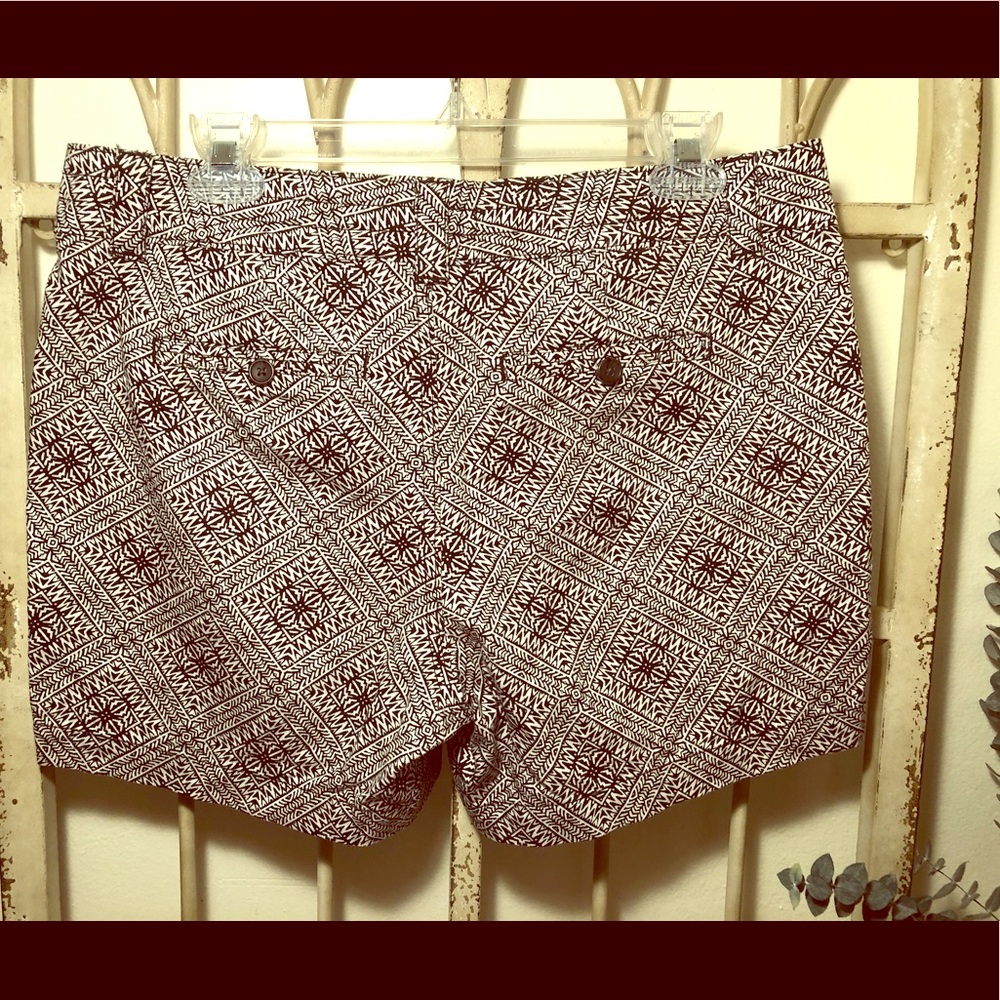 Banana Republic Women’s B&W Geometric Print Shorts